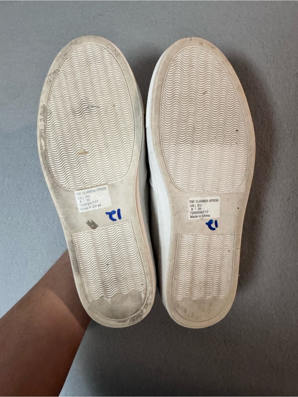 Katy Perry White Owl Pom Slip-On Sneakers with Yellow Eye Detail Womens size 8 - Picture 4 of 5